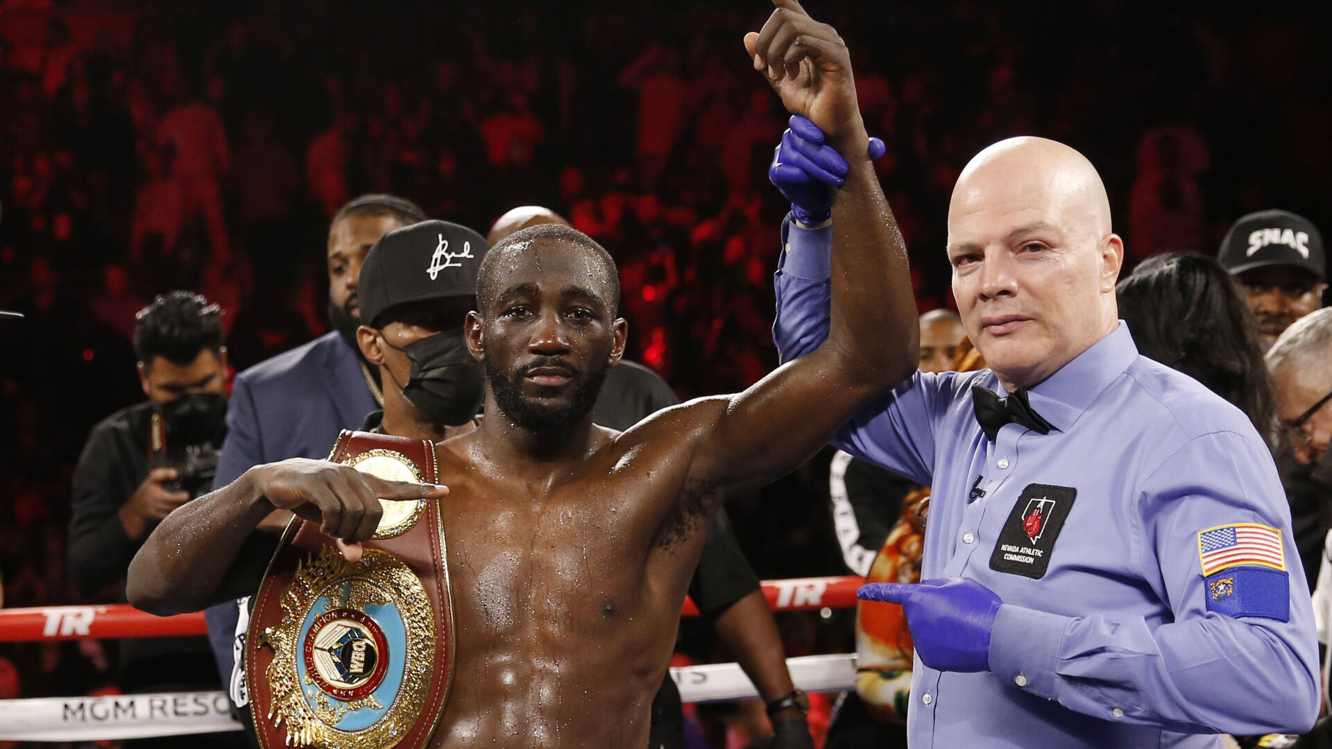 Terence 'Bud' Crawford extends his flawless record, defeating Shawn Porter by TKO